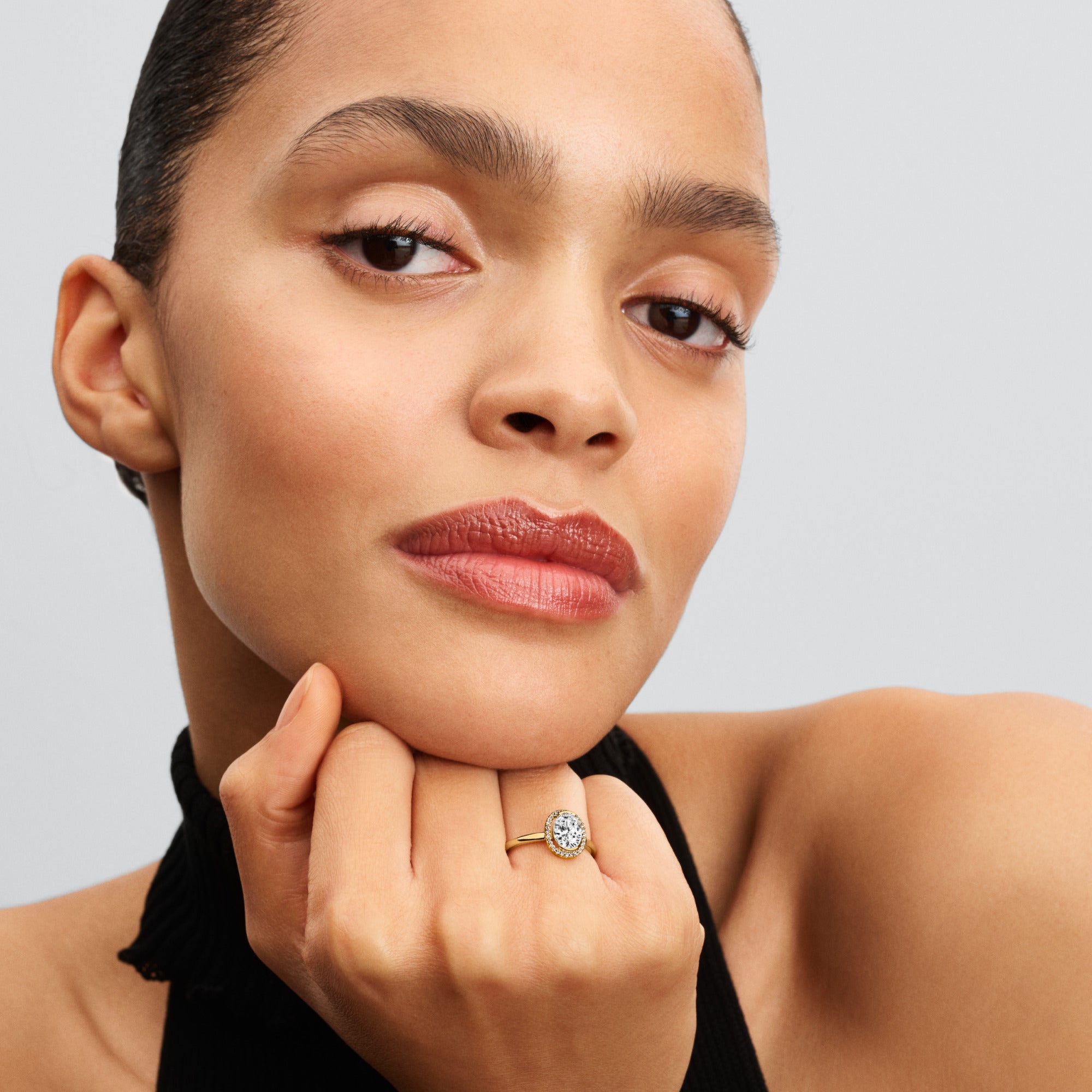 Oval Sparkling Halo Ring