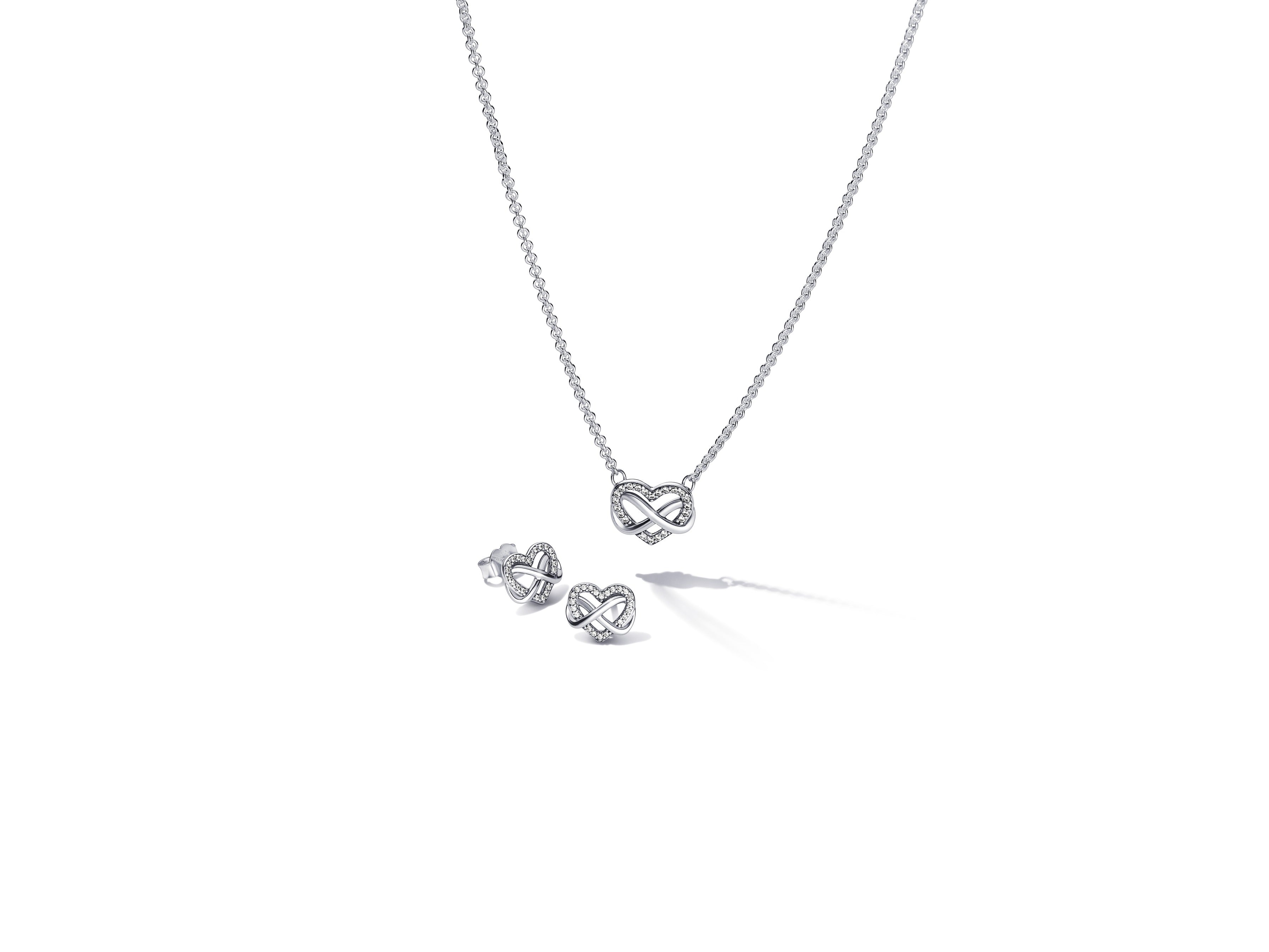 Sparkling Infinity Heart Collier Necklace