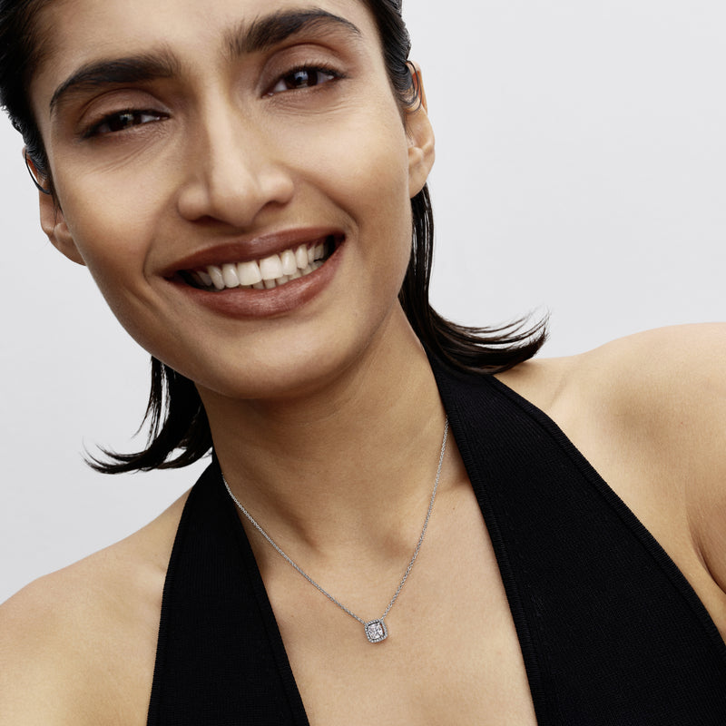 Halo Pendant Collier Necklace