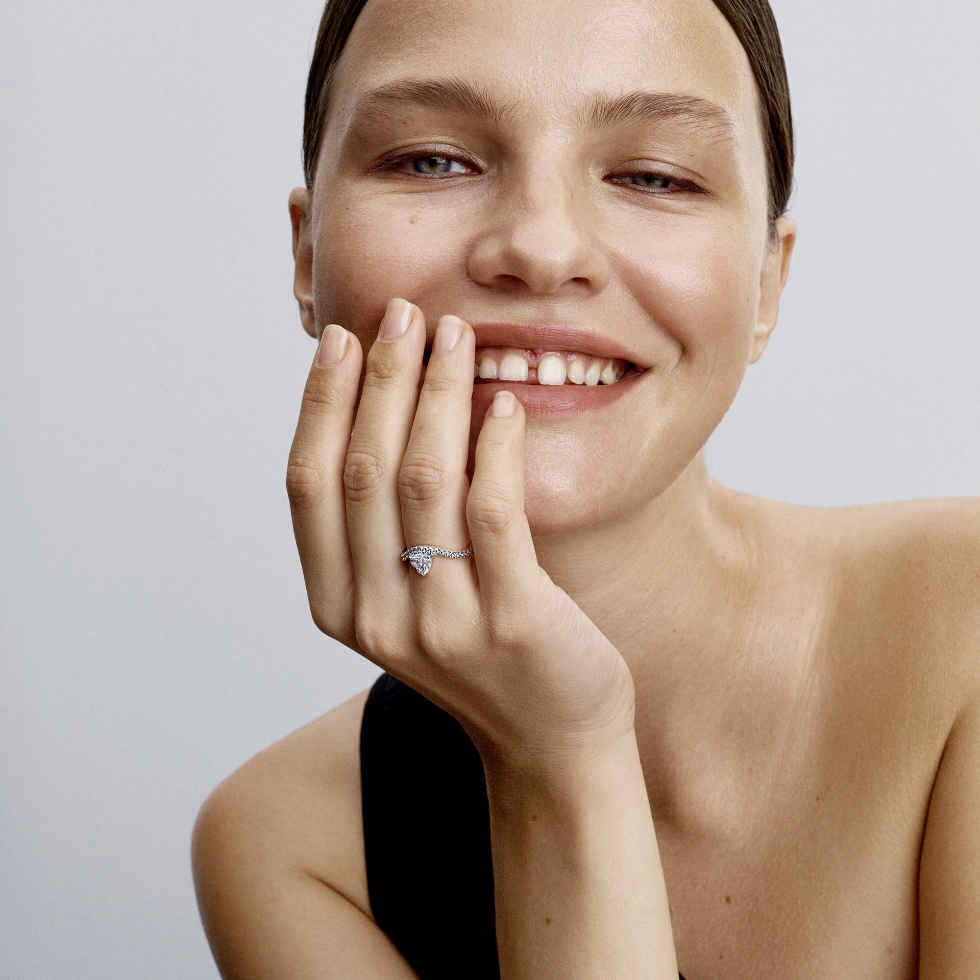 Wavy Pavé Heart Ring